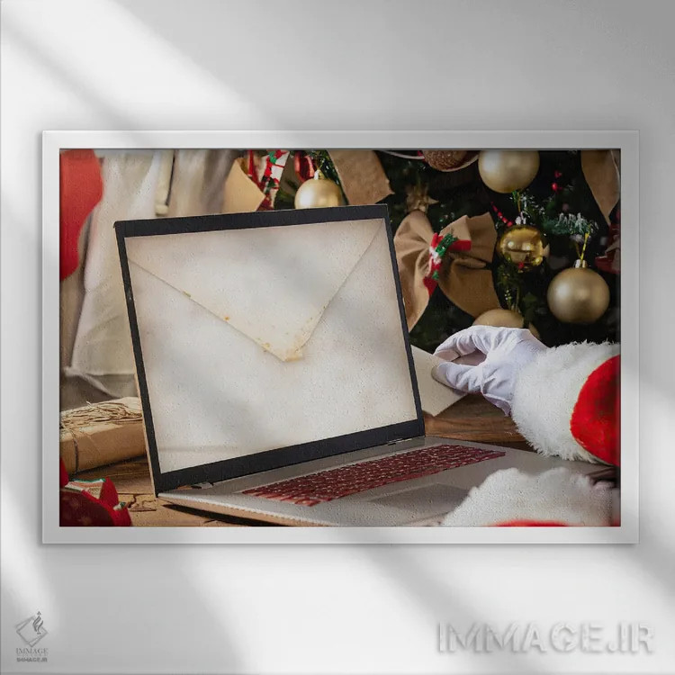 تابلو بابانوئل در حال انجام وظیفه اثر آلساندرو دلا توره - نمای قابدار سفید