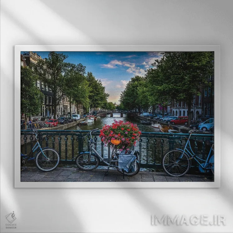 تابلو دوچرخههای کانال آمستردام هلند اثر الکس جی پرز - نمای قابدار سفید