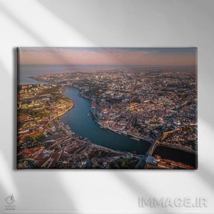 تابلو طلوع مرکز شهر پورتو پرتغال از بالا اثر الکس جی پرز - نمای روبهرو روی دیوار
