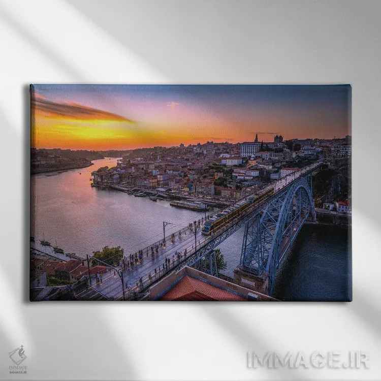 تابلو غروب مرکز شهر پورتو پرتغال (قسمت دوم) اثر الکس جی پرز - نمای روبهرو روی دیوار