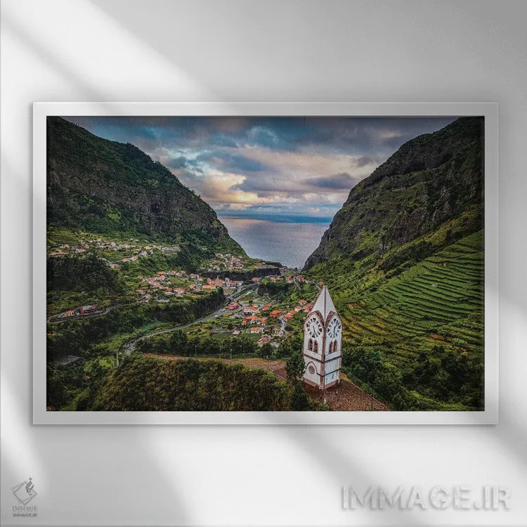 تابلو مرکز شهر دره جزیره مادیرا پرتغال اثر الکس جی پرز - نمای قابدار سفید