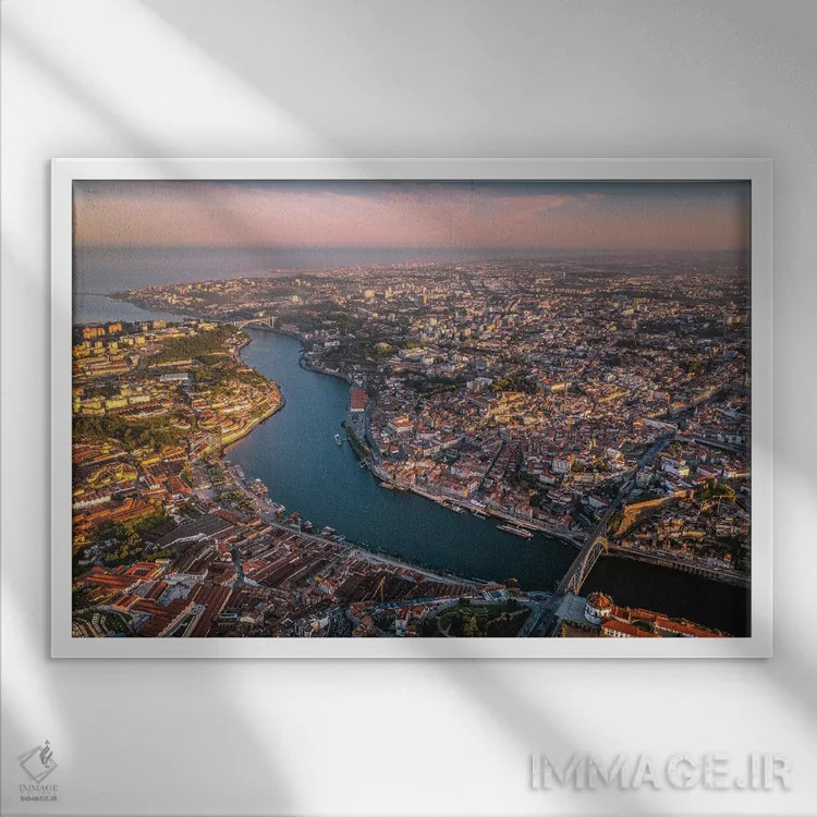 تابلو طلوع مرکز شهر پورتو پرتغال از بالا اثر الکس جی پرز - نمای قابدار سفید