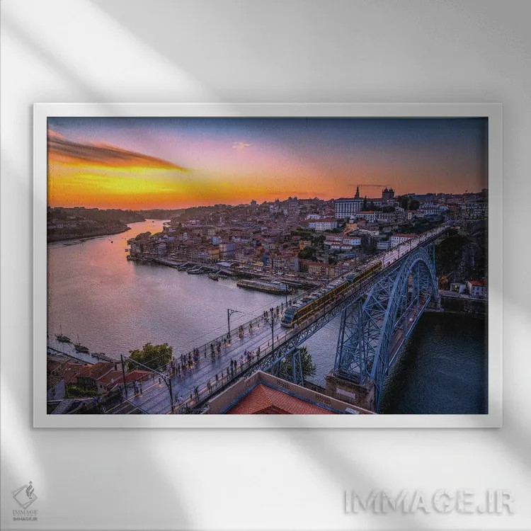 تابلو غروب مرکز شهر پورتو پرتغال (قسمت دوم) اثر الکس جی پرز - نمای قابدار سفید