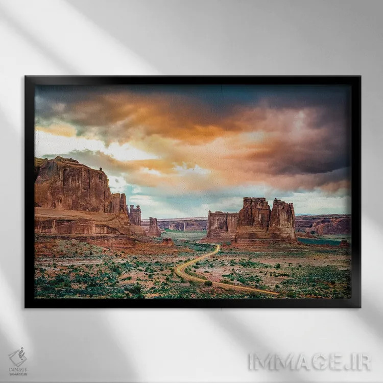 تابلو جاده خاکی میان رشتهکوههای یوتا (۲) اثر الکس جی پرز - نمای قابدار مشکی