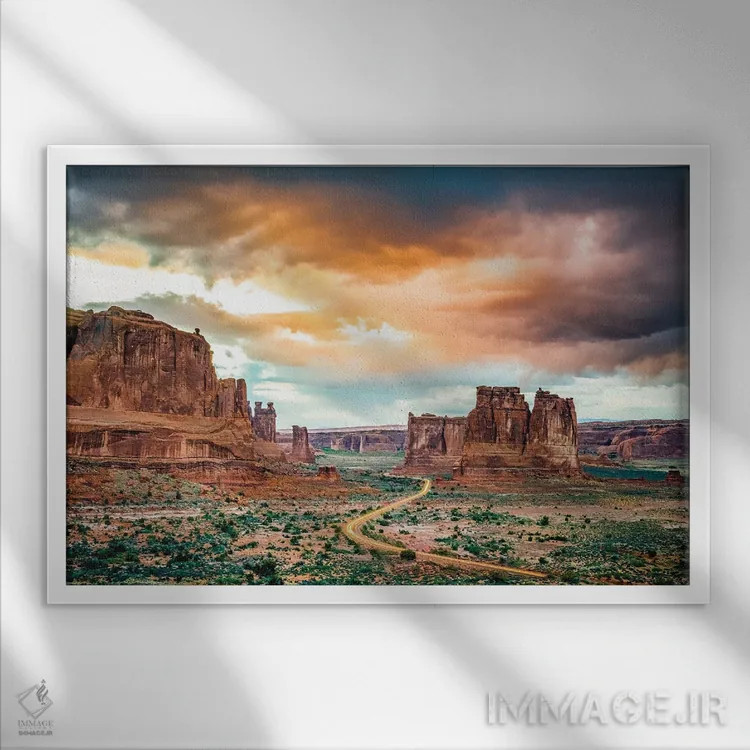 تابلو جاده خاکی میان رشتهکوههای یوتا (۲) اثر الکس جی پرز - نمای قابدار سفید