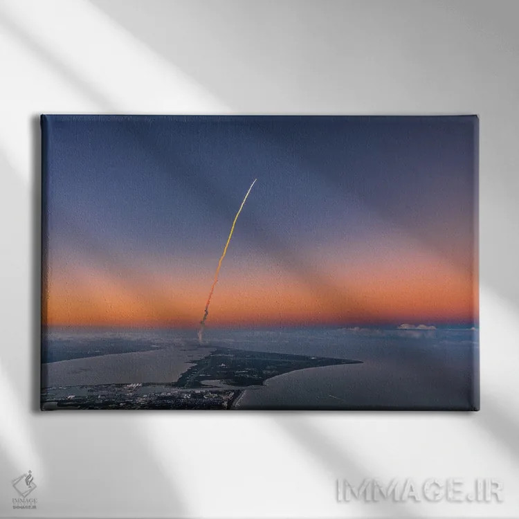 تابلو پرواز موشک به سمت غروب آفتاب (۳) اثر الکس جی پرز - نمای روبهرو روی دیوار