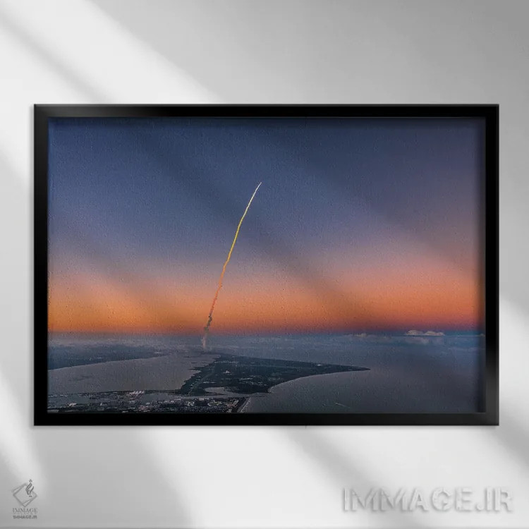 تابلو پرواز موشک به سمت غروب آفتاب (۳) اثر الکس جی پرز - نمای قابدار مشکی
