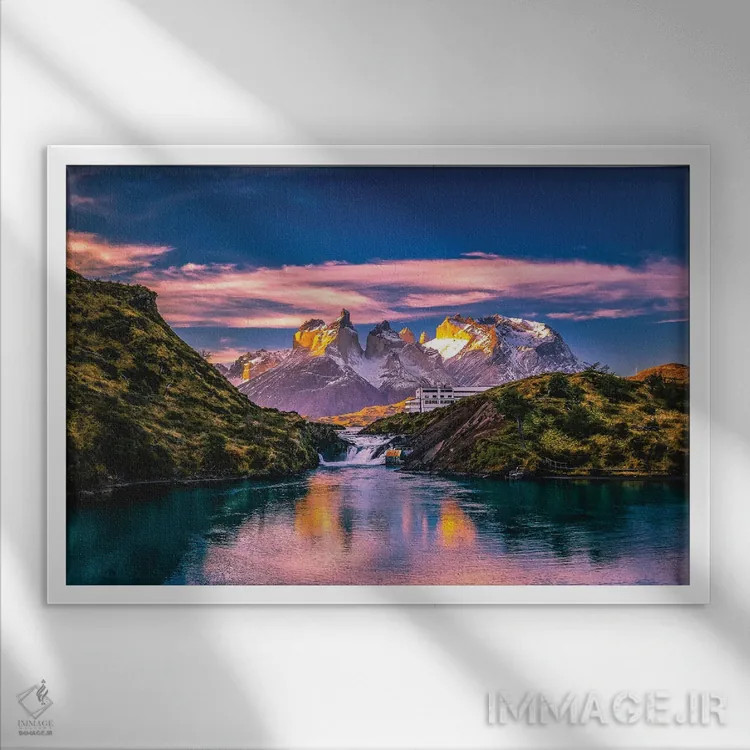تابلو غروب تماشایی کوهستانی توریس دل پاین، پاتاگونیا، شیلی (۵) اثر الکس جی پرز - نمای قابدار سفید