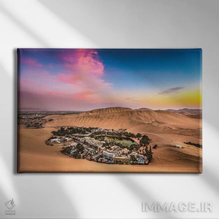 تابلو غروب در واحهی بیابانی هواکاچینا، پرو (۱) اثر الکس جی پرز - نمای روبهرو روی دیوار