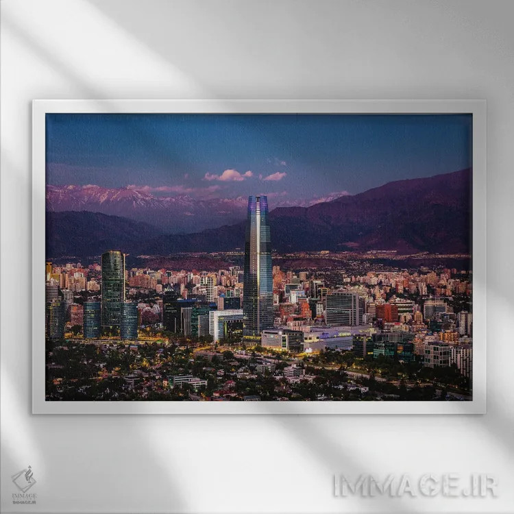 تابلو منظره شهری سانتیاگو، شیلی در ساعت آبی اثر الکس جی پرز - نمای قابدار سفید