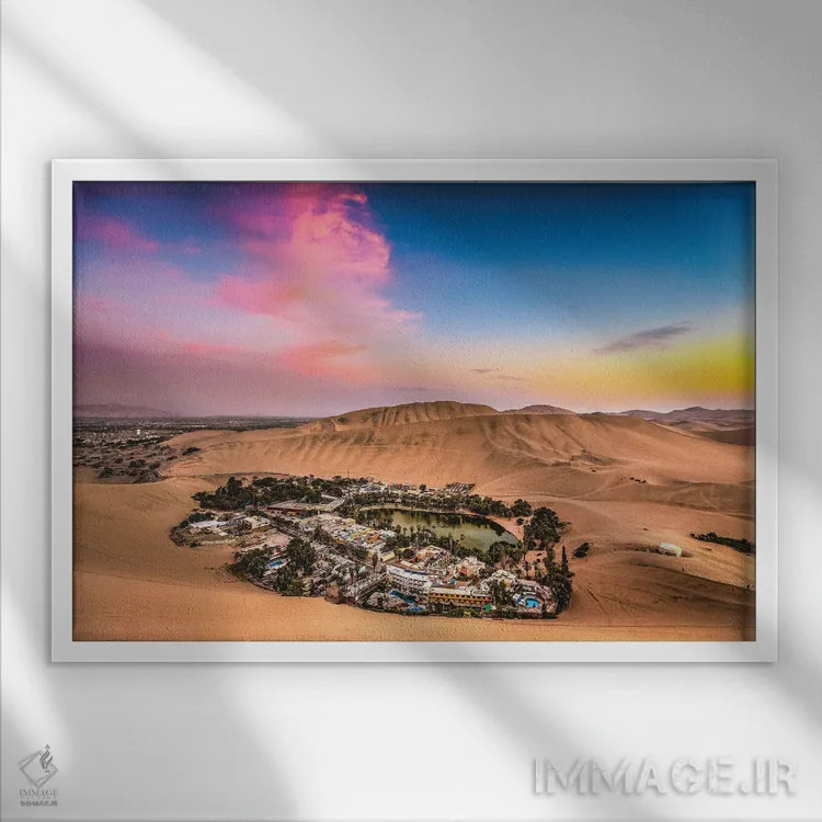 تابلو غروب در واحهی بیابانی هواکاچینا، پرو (۱) اثر الکس جی پرز - نمای قابدار سفید