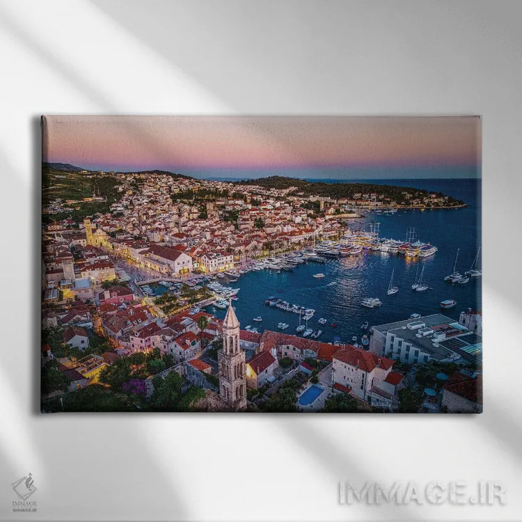 تابلو منظره افقی شهر کوچک هوار در غروب (۵) اثر الکس جی پرز - نمای روبهرو روی دیوار