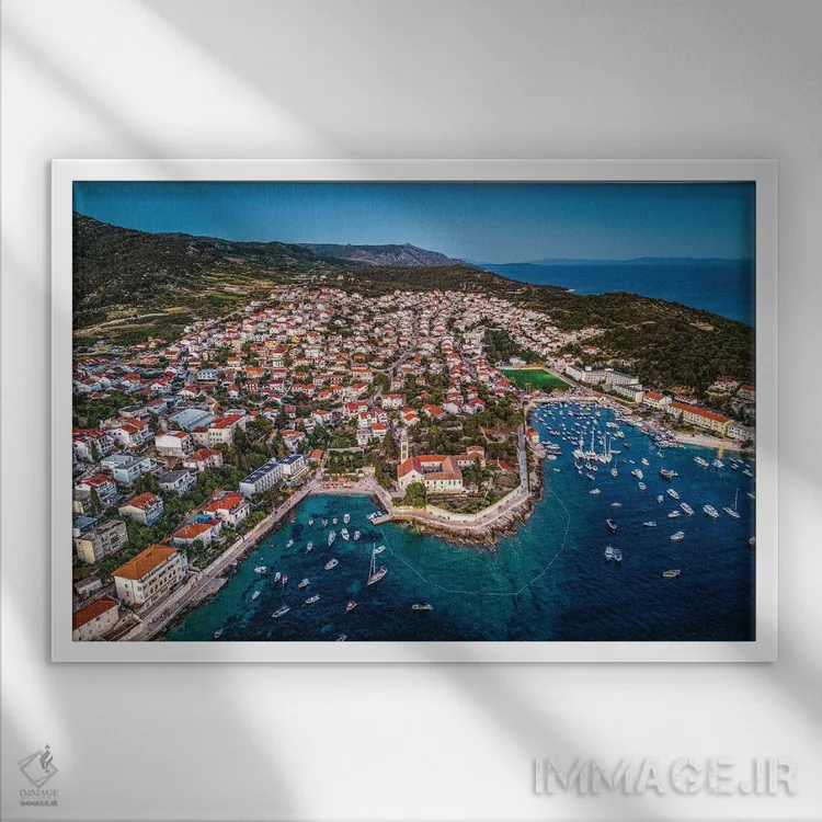 تابلو منظره افقی شهر کوچک هوار در ساعت آبی اثر الکس جی پرز - نمای قابدار سفید