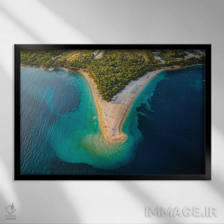 تابلو ساحل براچ کورایتا شماره ۱ (کروواسی) اثر الکس جی پرز - نمای قابدار مشکی