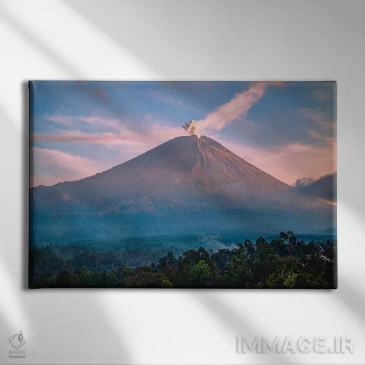 تابلو آتشفشان سمِرو اندونزی اثر الکس جی پرز - نمای روبهرو روی دیوار