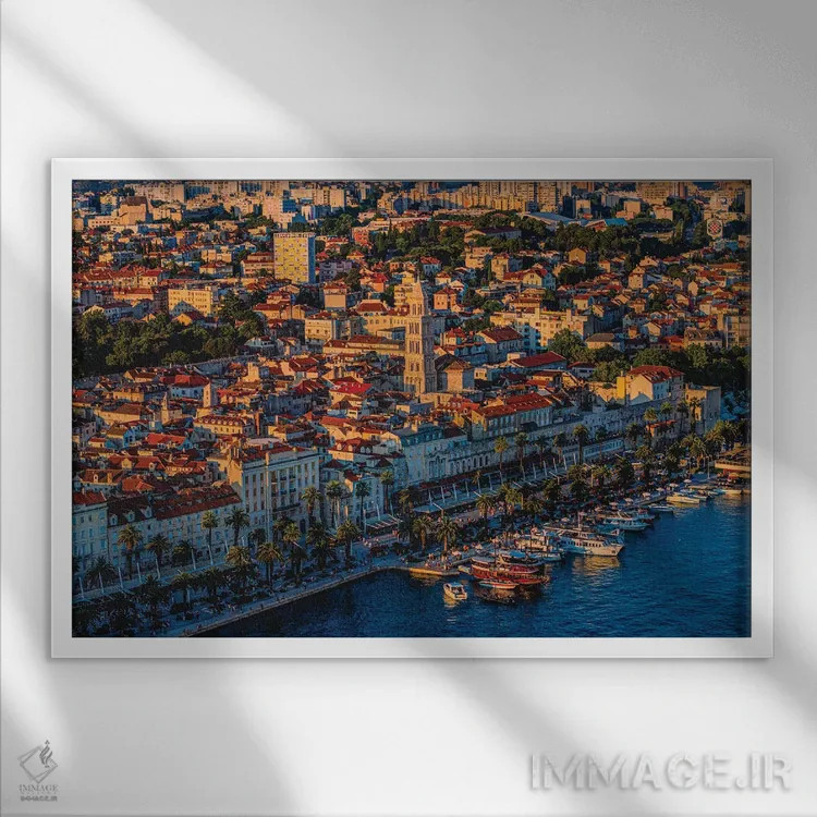 تابلو غروب بندر اسپیلت و شهر قدیمی کروواسی اثر الکس جی پرز - نمای قابدار سفید