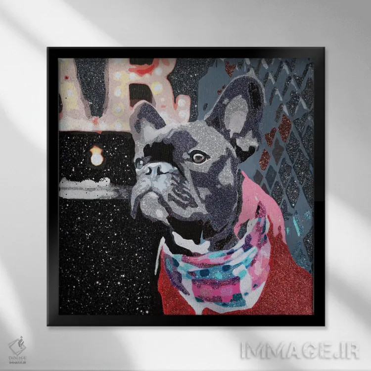 تابلو بیگی در لباس قرمز (ارجاع به بیگی اسمولز/رپر معروف) اثر جولی احمد - نمای قابدار مشکی