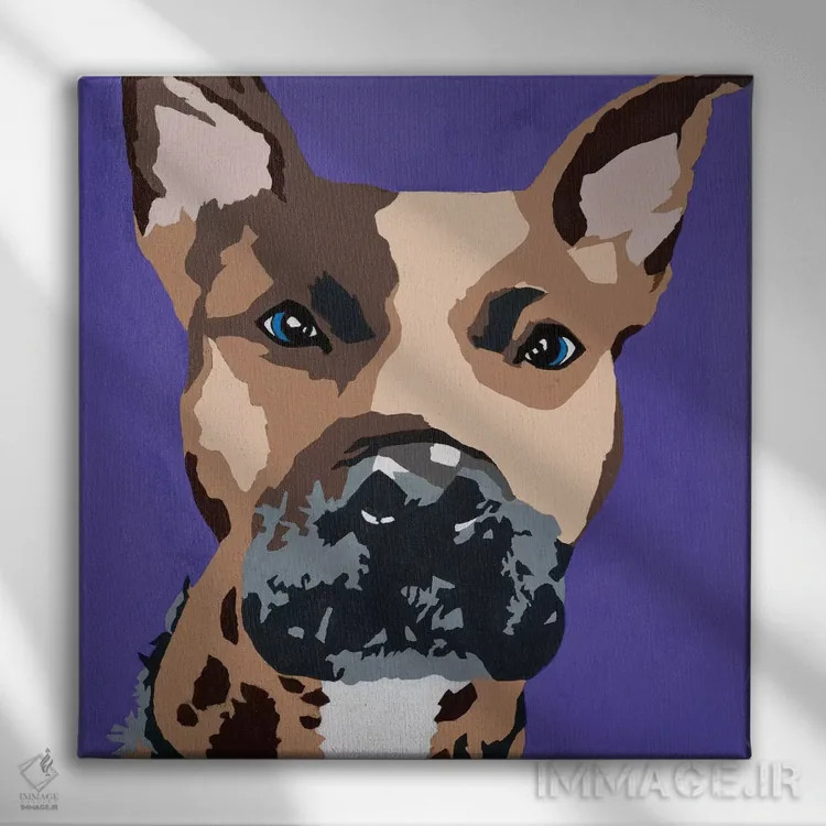 تابلو پرینس سگ پیت بول روی زمینه بنفش اثر جولی احمد - نمای روبهرو روی دیوار