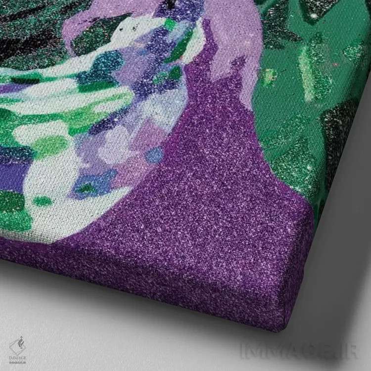 تابلو بیگی در بنفش اثر جولی احمد - نمای نزدیک بافت بوم