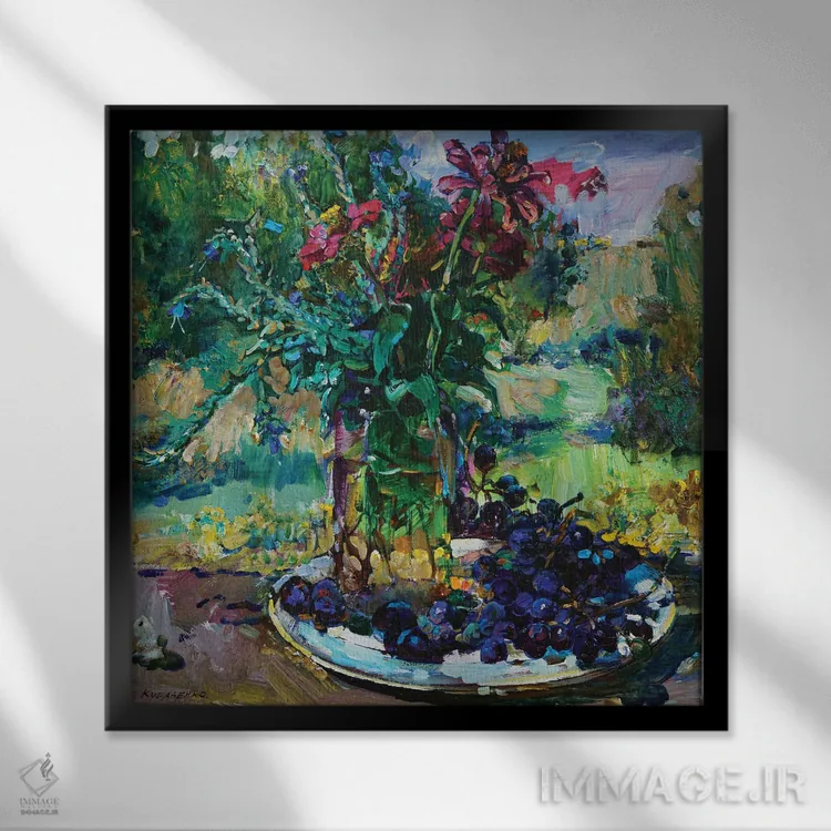 تابلو طبیعت بیجان با گلها و انگور اثر اندریی کوتساچنکو - نمای قابدار مشکی