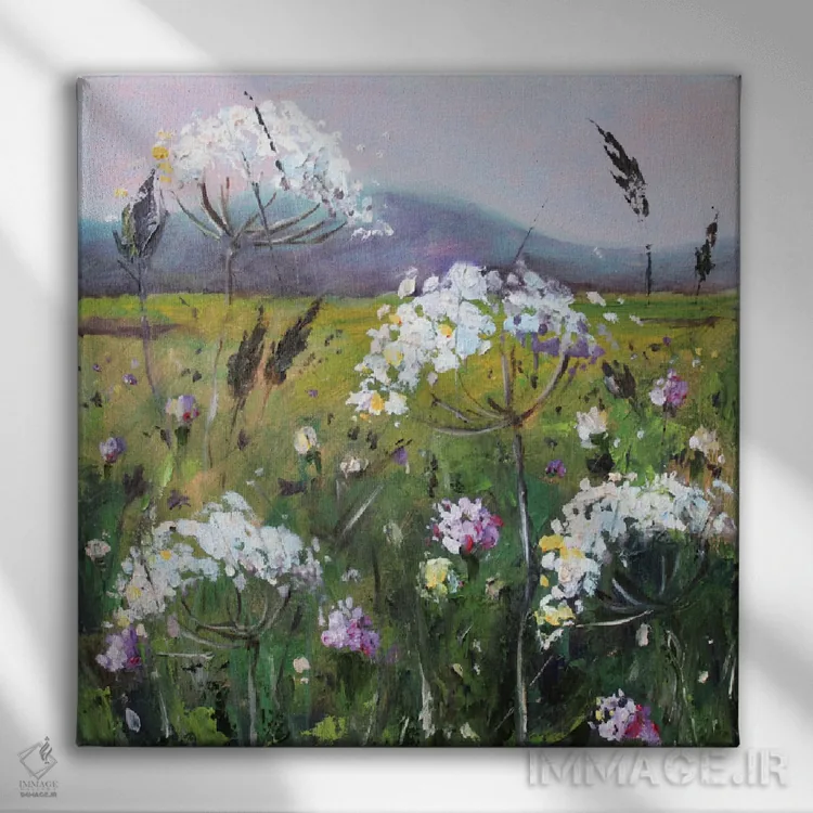تابلو گلهای وحشی سفید اثر الکساندرا جاگودا - نمای روبهرو روی دیوار