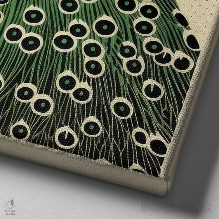 تابلو طاووس سبز اثر آلوک دیزاین - نمای نزدیک بافت بوم