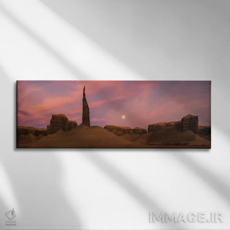 تابلو طلوع ماه در کنار مناره اثر داستین لِفور - نمای روبهرو روی دیوار