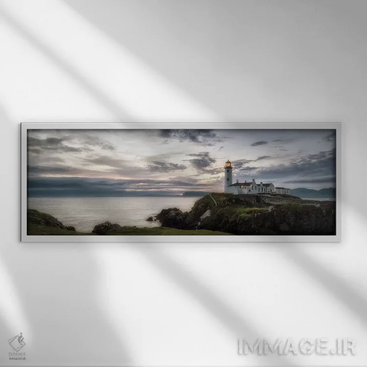 تابلو نمای سراسری فانوس دریایی اثر دنی هد - نمای قابدار سفید