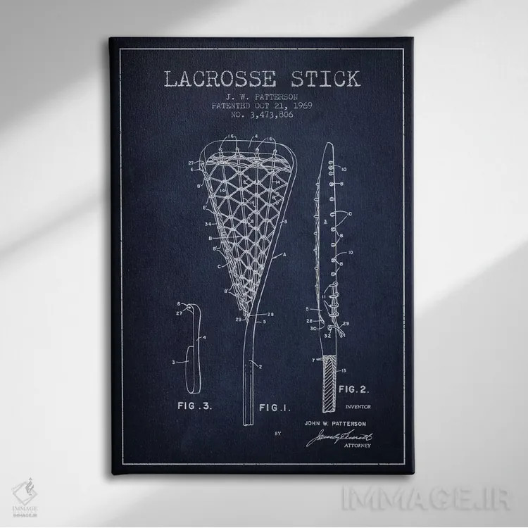 تابلو نقشهٔ ثبت اختراع چوب لاکروس (آبی نفتی) اثر پیکسل کهنه (استودیو/نام هنری) - نمای روبهرو روی دیوار