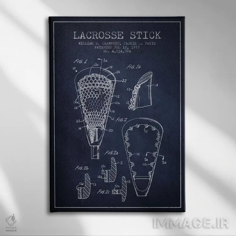 تابلو نقشهٔ ثبت اختراع چوب لاکروس (آبی نفتی) اثر پیکسل کهنه (استودیو/نام هنری) - نمای روبهرو روی دیوار