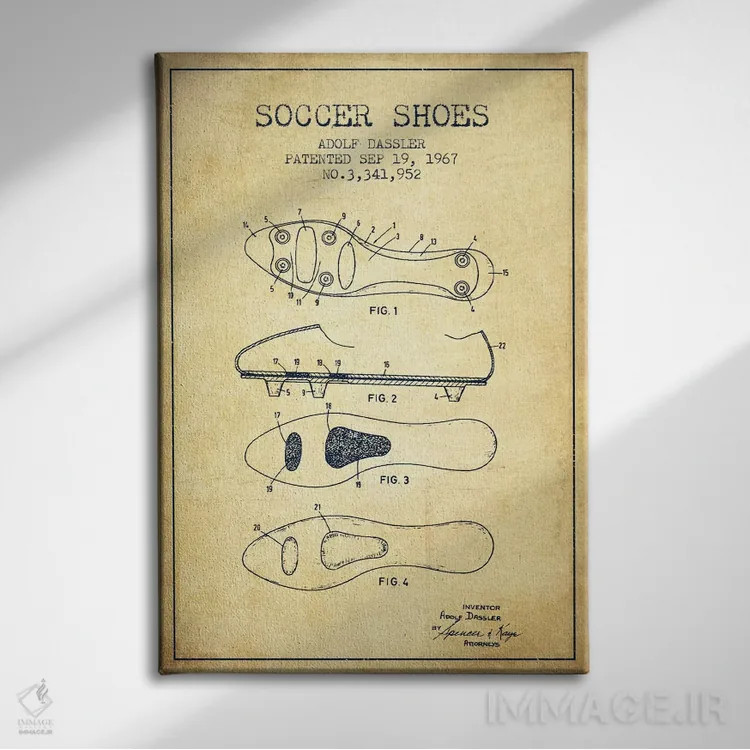 تابلو نقشهٔ ثبت اختراع قدیمی کفش فوتبال اثر پیکسل کهنه (استودیو/نام هنری) - نمای روبهرو روی دیوار