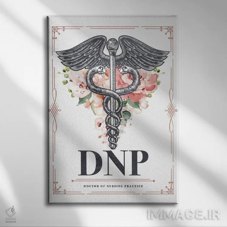 تابلو دیانپی با گلها (مخفف معمولاً برای Doctor of Nursing Practice؛ پزشک یا پرستار تخصصی دکترا) اثر پیکسل کهنه (استودیو/نام هنری) - نمای روبهرو روی دیوار