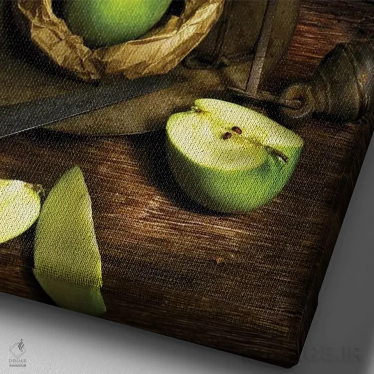 تابلو سیبهای سبز روی ترازو روی میز چوبی اثر آلساندرو دلا توره - نمای نزدیک بافت بوم