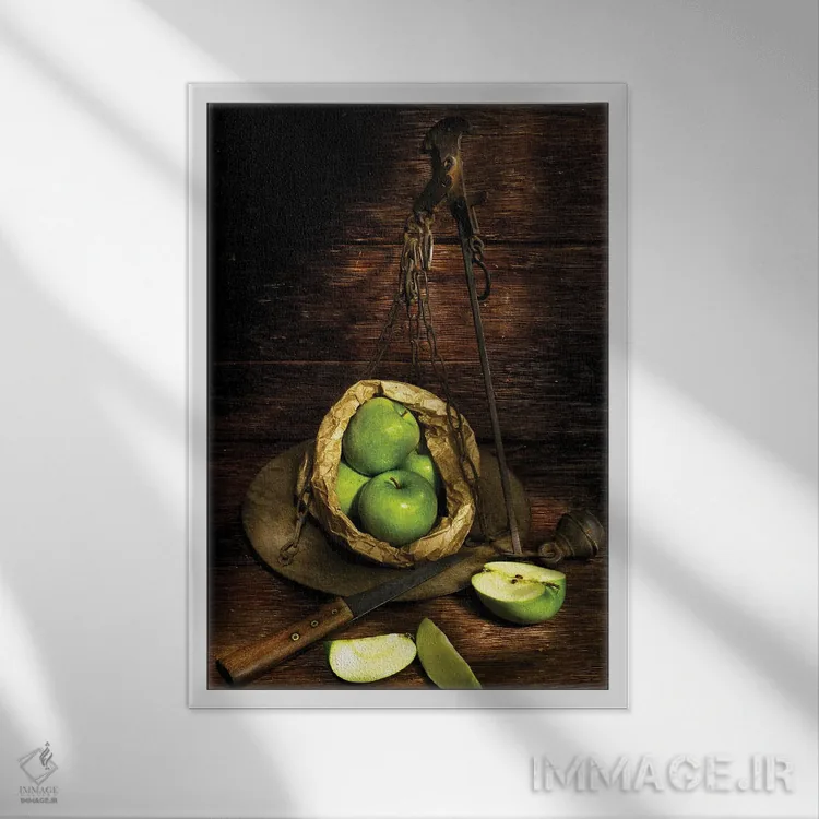 تابلو سیبهای سبز روی ترازو روی میز چوبی اثر آلساندرو دلا توره - نمای قابدار سفید