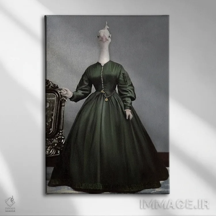 تابلو خانم پیکاک اثر انیمال فَنسی - نمای روبهرو روی دیوار