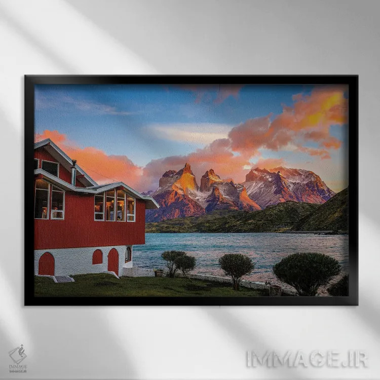 تابلو نمای اقامتگاه کوهستانی در طلوع پاتاگونیا اثر الکس جی پرز - نمای قابدار مشکی