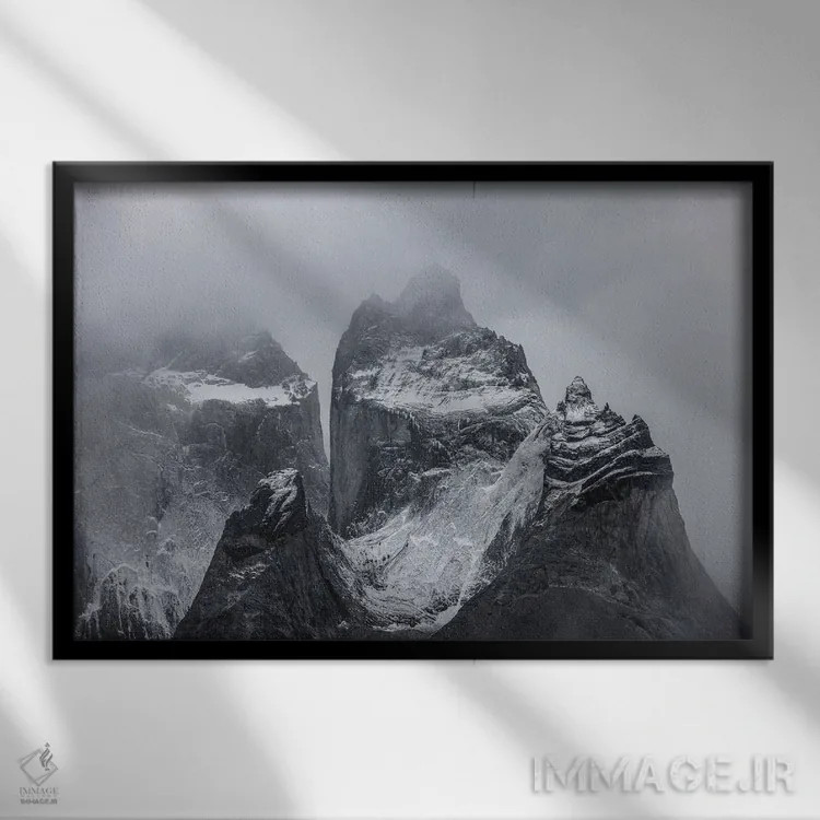 تابلو قلههای کلاسیک کوهستان پاتاگونیا اثر الکس جی پرز - نمای قابدار مشکی