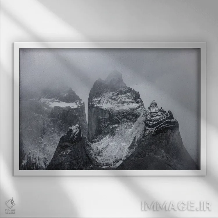 تابلو قلههای کلاسیک کوهستان پاتاگونیا اثر الکس جی پرز - نمای قابدار سفید