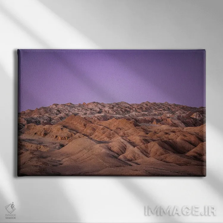 تابلو کویر بنفش اثر الکس جی پرز - نمای روبهرو روی دیوار