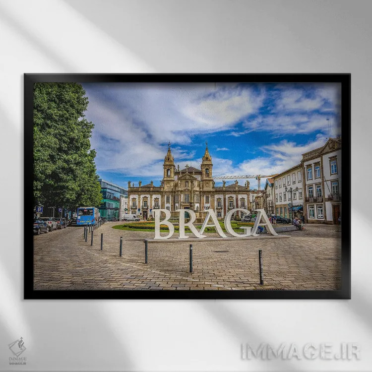 تابلو مرکز شهر براگا II اثر الکس جی پرز - نمای قابدار مشکی