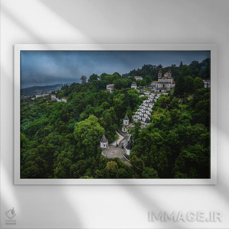 تابلو بوم ژزوس دو مونته (محوطه معنویتی پرتغال) اثر الکس جی پرز - نمای قابدار سفید