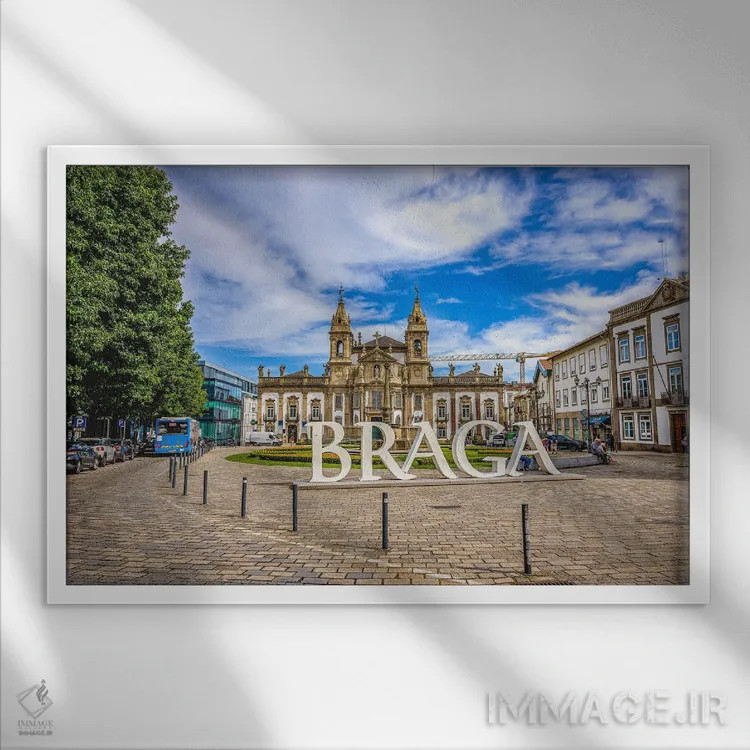 تابلو مرکز شهر براگا II اثر الکس جی پرز - نمای قابدار سفید