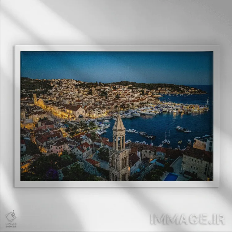 تابلو بندر و شهر هوار در ساعت آبی اثر الکس جی پرز - نمای قابدار سفید