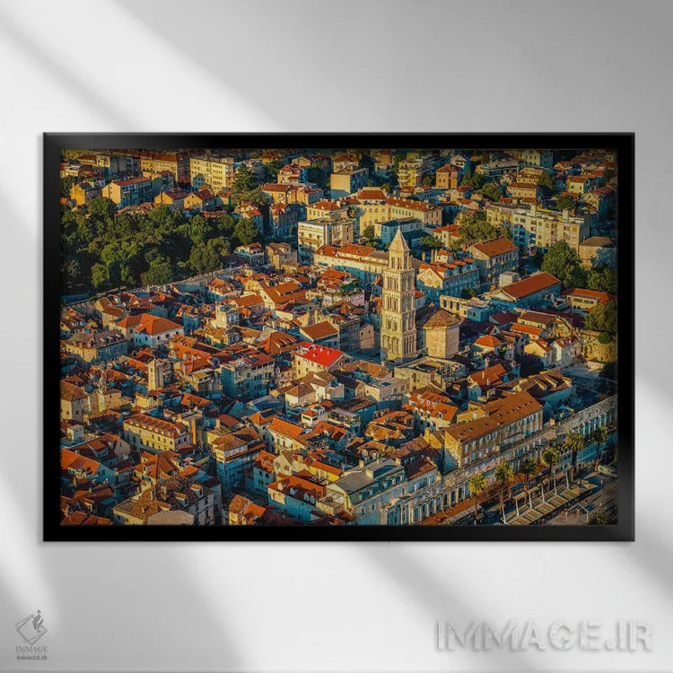 تابلو برج ناقوس مرکز شهر قدیمی اسپلیت اثر الکس جی پرز - نمای قابدار مشکی