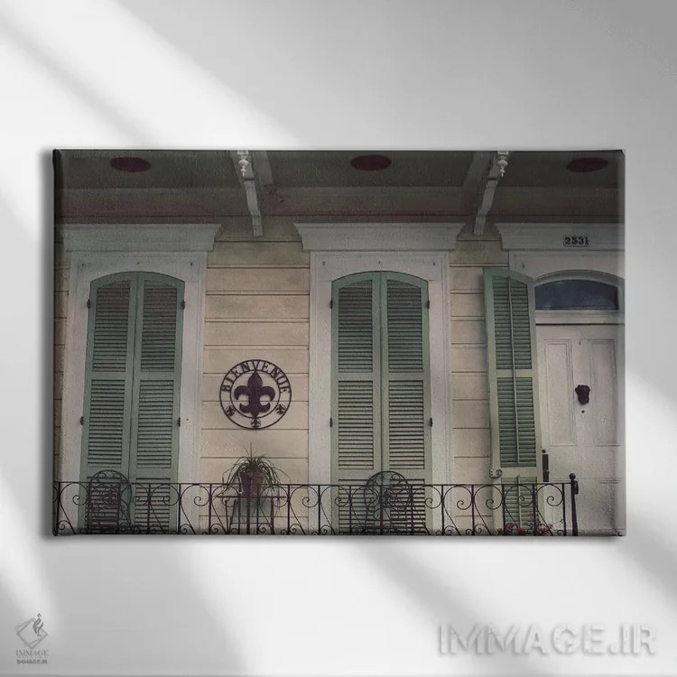 تابلو خوشآمدید (فرانسوی) اثر آن هادک - نمای روبهرو روی دیوار