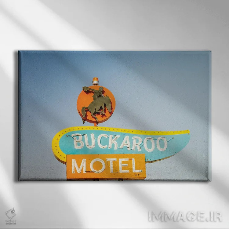 تابلو تابلو قدیمی متل باکارو در جاده ۶۶ (اثر هنری) اثر آن هادک - نمای روبهرو روی دیوار