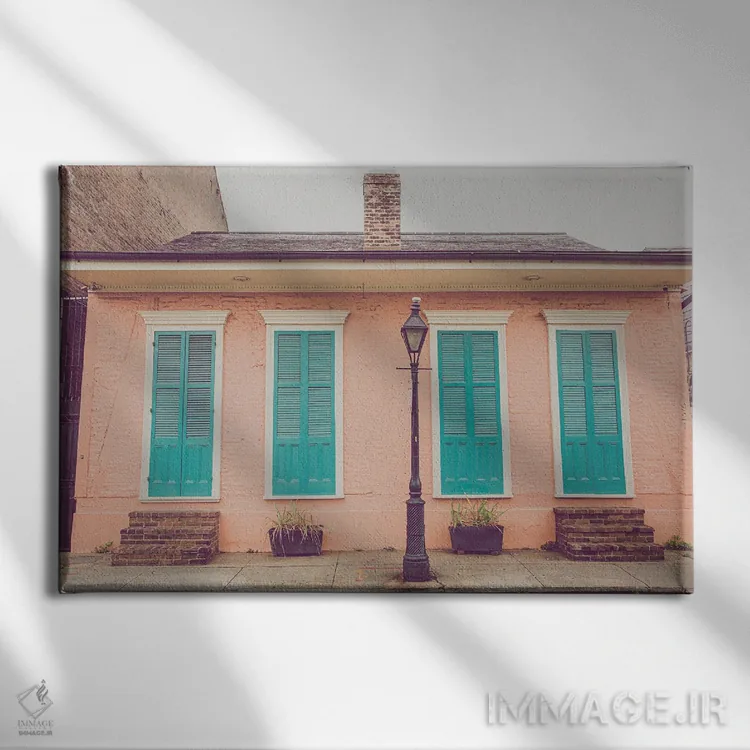 تابلو خانه رنگارنگ محله فرانسوی نیواورلئان اثر آن هادک - نمای روبهرو روی دیوار
