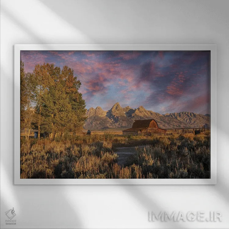 تابلو انبار مولتون در طلوع خورشید و رشتهکوه تتون، پارک ملی گرند تتون، وایومینگ اثر آدام جونز - نمای قابدار سفید