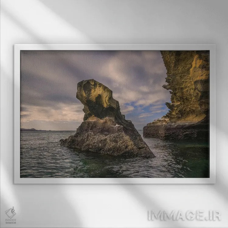 تابلو تشکیلات صخرهای نزدیک جزیره بارتولومئو، جزایر گالاپاگوس، اکوادور اثر آدام جونز - نمای قابدار سفید