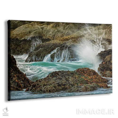 تابلو موجها در حال برخورد با صخرهها، ساحل بندون، اورگن اثر آدام جونز - نمای پرسپکتیو محصول